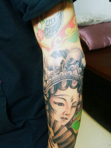 花臂精致传统的美女花旦纹身刺青
