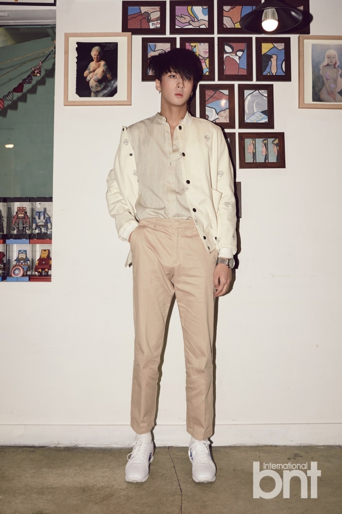 点击大图看下一张：韩国美男RAVI时尚西装个性写真