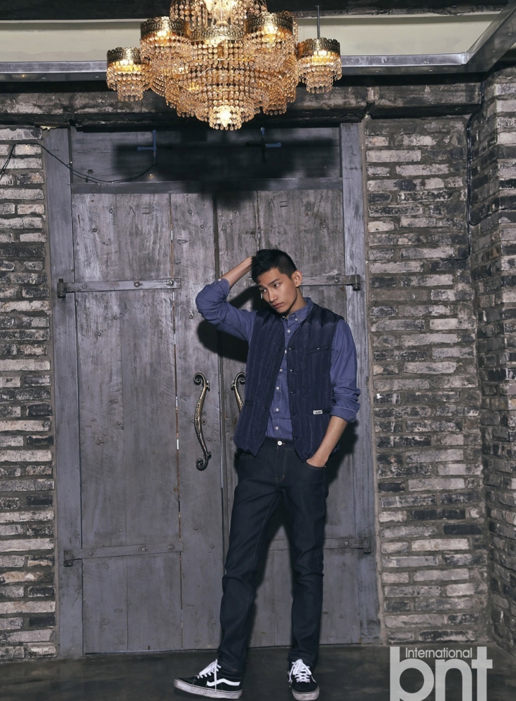 点击大图看下一张：韩国帅哥朴亨燮时尚优雅魅力写真