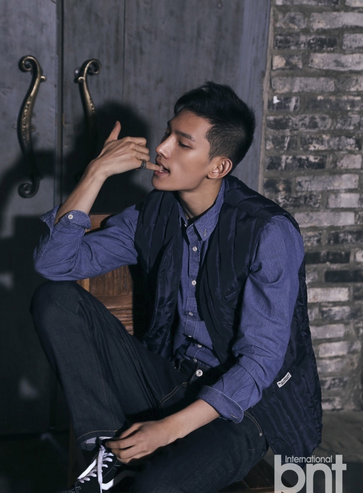 点击大图看下一张:韩国帅哥朴亨燮时尚优雅魅力写真