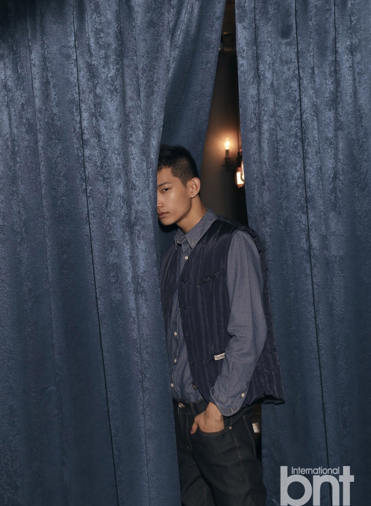 点击大图看下一张:韩国帅哥朴亨燮时尚优雅魅力写真