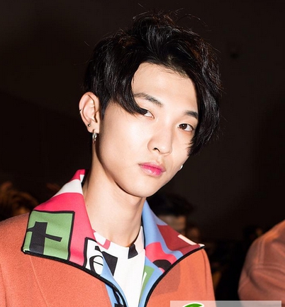 点击大图看下一张：韩国男生时尚发型 2016最新帅哥发型图片大全