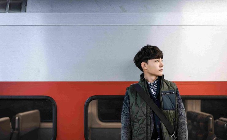 点击大图看下一张：张皓然漫步纽约街头 优雅帅气两不误