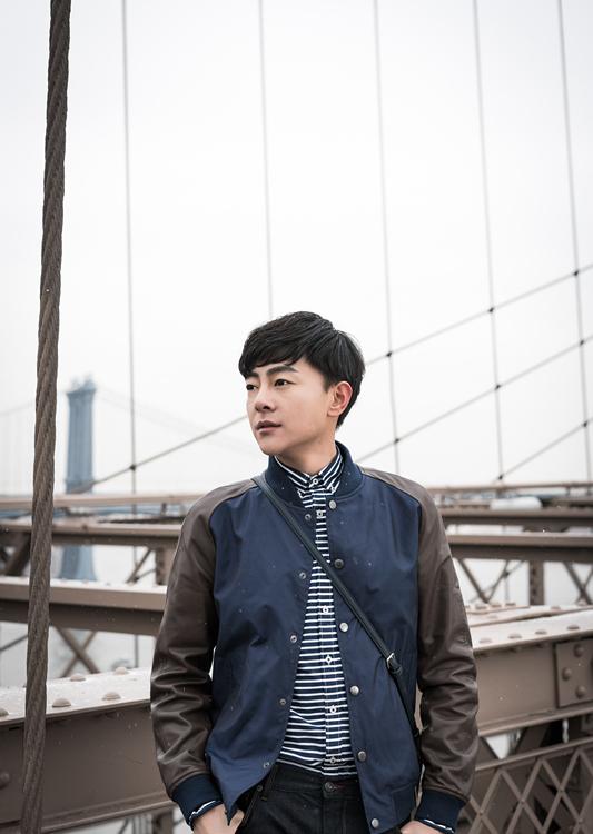 点击大图看下一张:张皓然漫步纽约街头 优雅帅气两不误