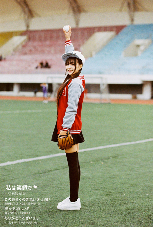 点击大图看下一张：棒球少女