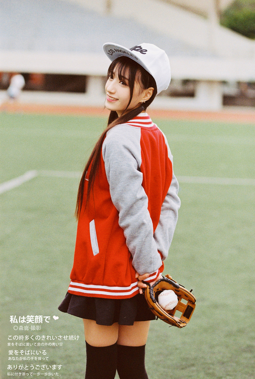 点击大图看下一张：棒球少女