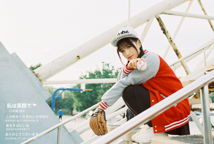 点击大图看下一张：棒球少女