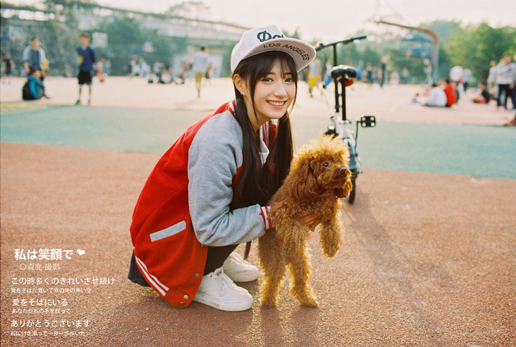 点击大图看下一张：棒球少女