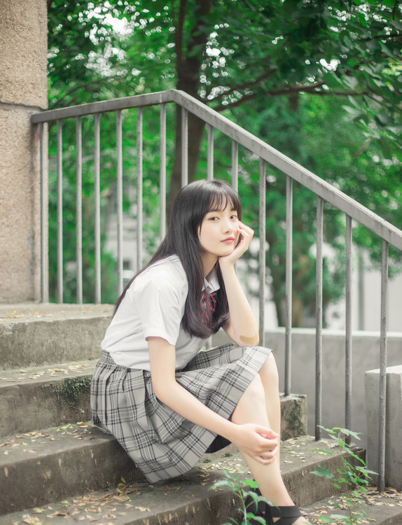 点击大图看下一张:在学校里散步才是正经事