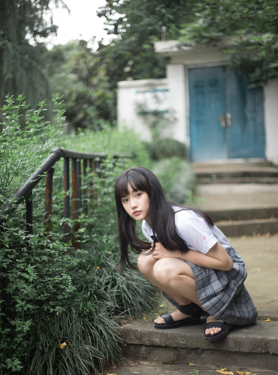 点击大图看下一张:在学校里散步才是正经事