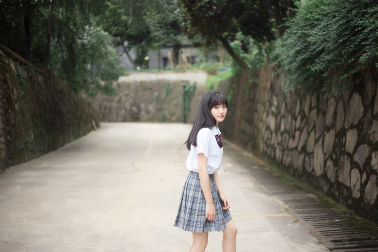 点击大图看下一张:在学校里散步才是正经事