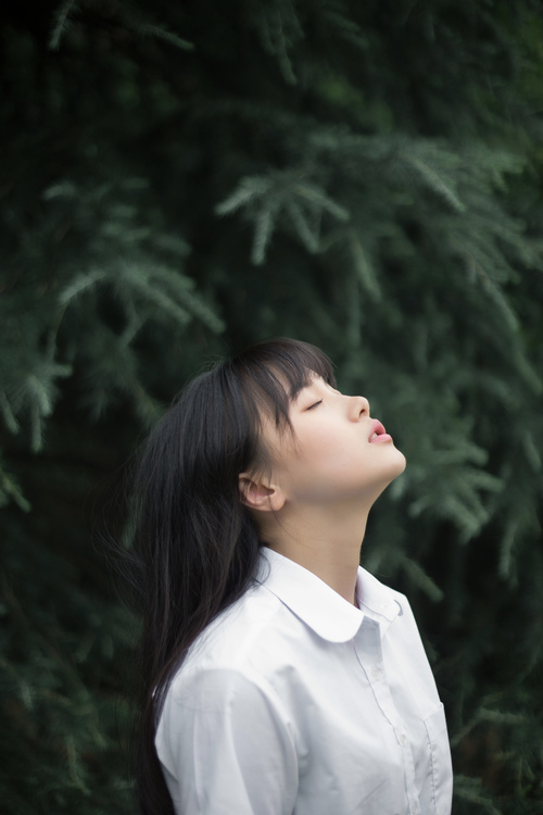 点击大图看下一张:在学校里散步才是正经事