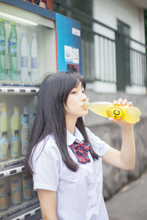 点击大图看下一张:在学校里散步才是正经事