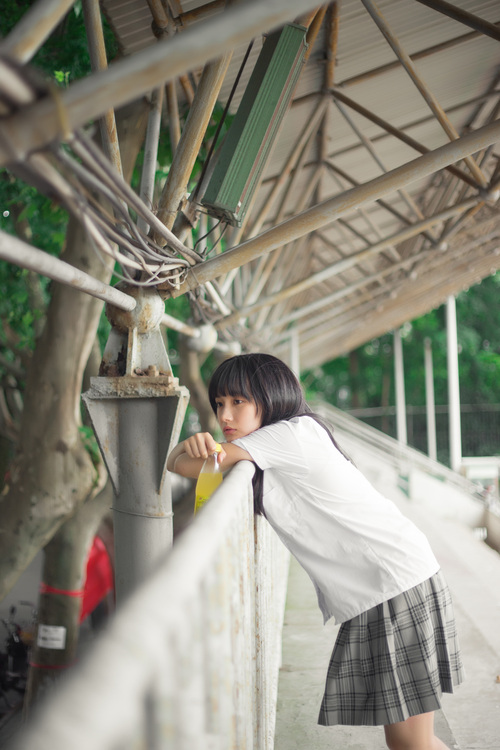 点击大图看下一张:在学校里散步才是正经事