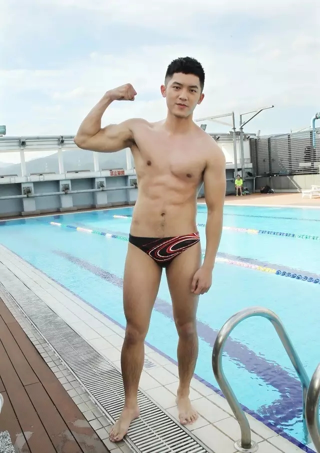 点击大图看下一张:25岁肌肉猛男 运动型男林冠宇大尺度图片