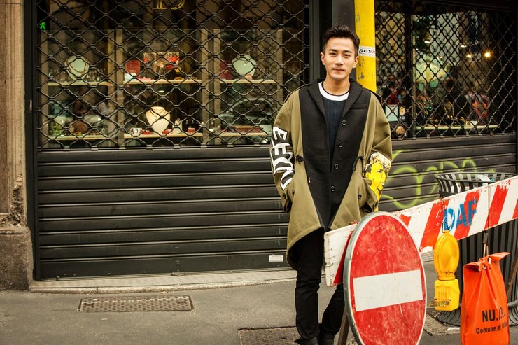 点击大图看下一张:刘恺威米兰男装周帅酷街拍