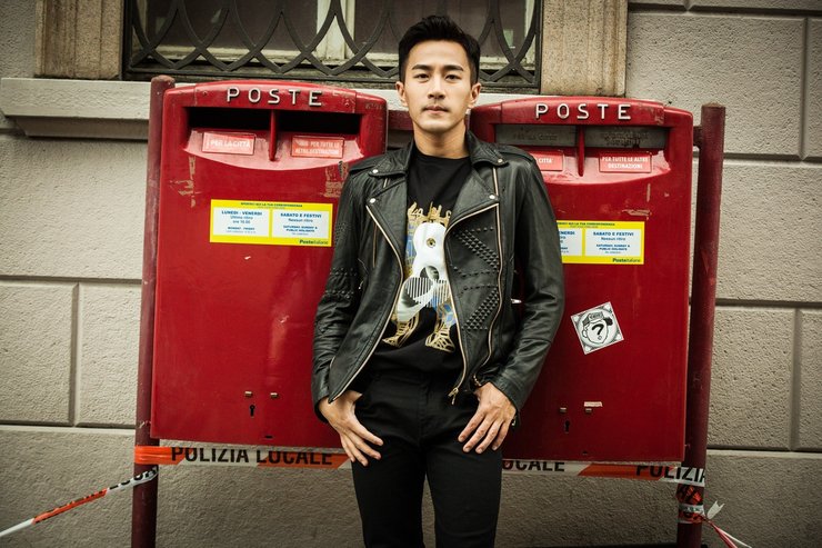 点击大图看下一张：刘恺威米兰男装周帅酷街拍