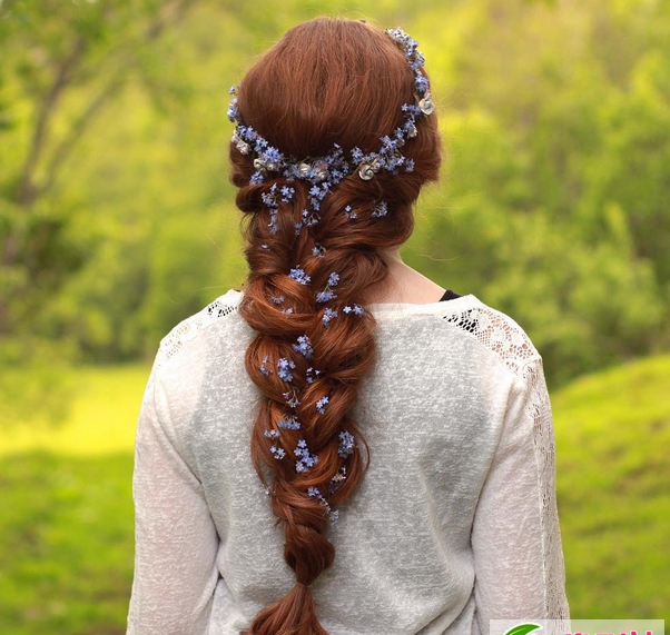 点击大图看下一张:波西米亚新娘编发 仙女范新娘花环编发图片