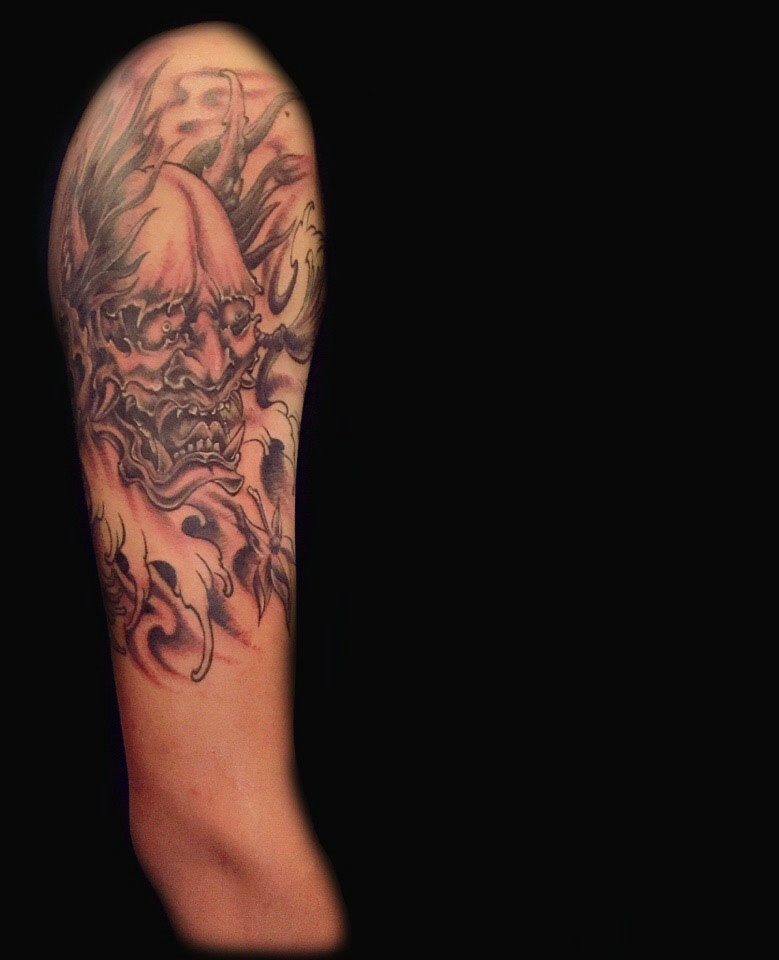 点击大图看下一张：手臂经典魅力的黑白般若纹身刺青