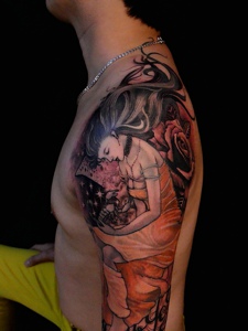 个性精致的花臂天蝎女孩纹身图案