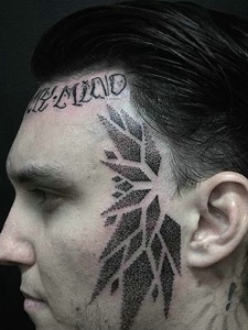 外国男士头部的另类个性图腾纹身刺青