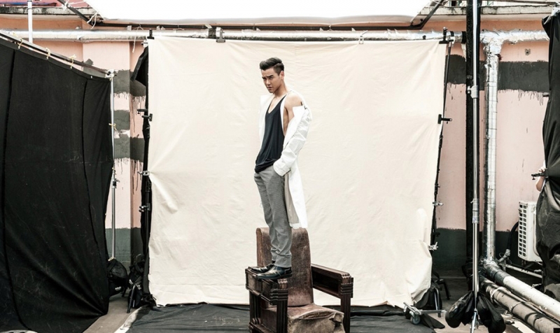 点击大图看下一张：彭于晏雅痞大片网友惊呼太野性