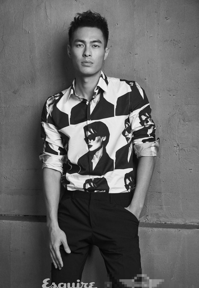 点击大图看下一张:杨佑宁性感大片首发 赤裸上身狂秀肌肉