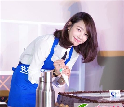点击大图看下一张：学华表奖新影后白百何最新发型 清新迷人最有范