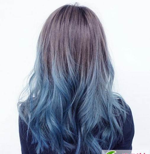 点击大图看下一张：丹宁蓝染发发型 非主流忧郁蓝色染发图片