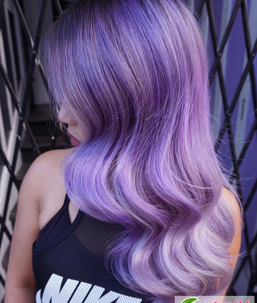 点击大图看下一张：电音紫发色 迷幻紫色染发发型图片大全