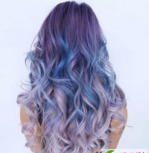 点击大图看下一张：电音紫发色 迷幻紫色染发发型图片大全