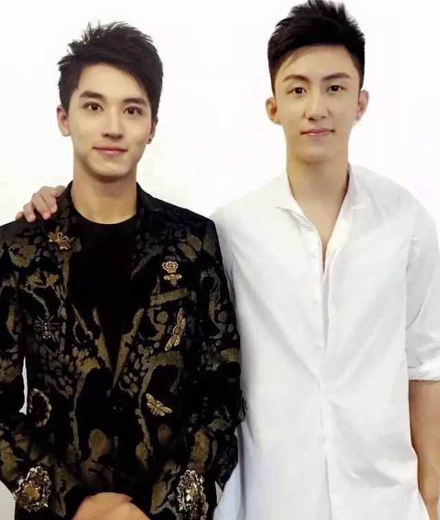 点击大图看下一张:黄景瑜独家私房照性感来袭