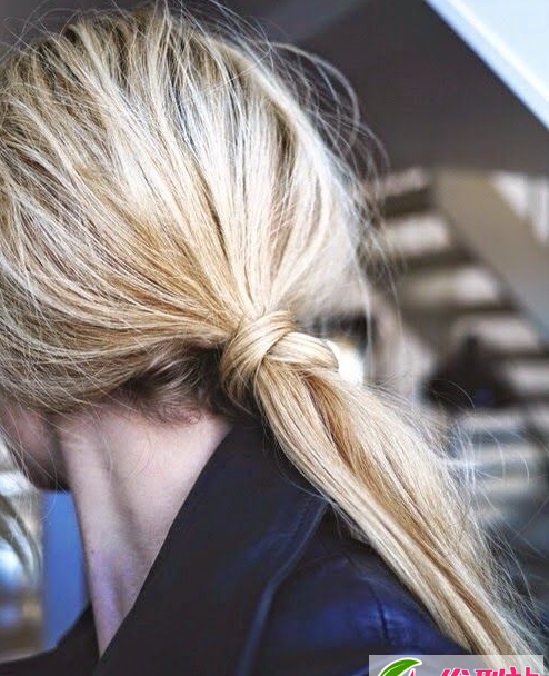 点击大图看下一张：气质时尚低马尾