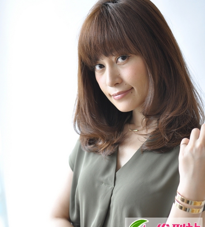 点击大图看下一张：圆脸能剪齐刘海吗？齐刘海真的显年轻嘛？