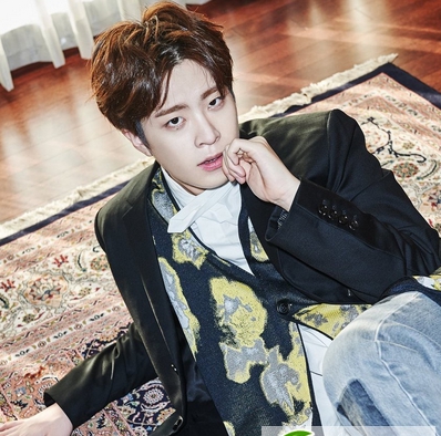 点击大图看下一张:时尚型男短发显白染发发型