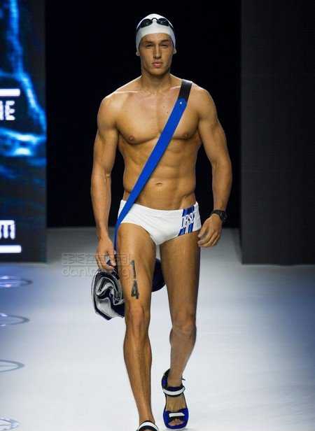 点击大图看下一张：毕盖帕克男模春夏运动男装