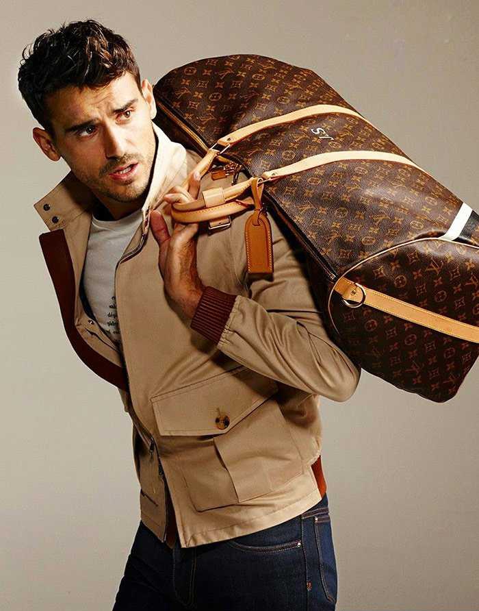 点击大图看下一张：智族GQ型男时尚写真 Arthur Kulkov正装秀