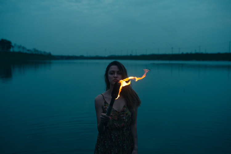 点击大图看下一张:明知道余烬清冷