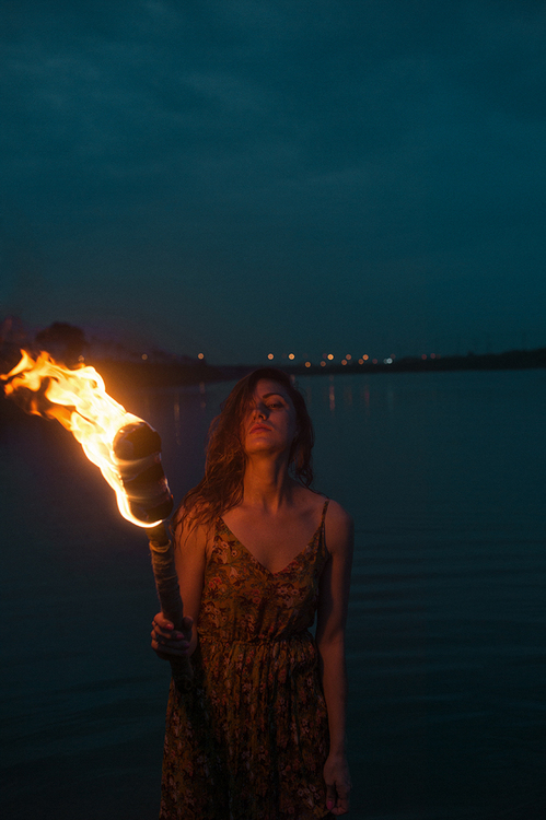 点击大图看下一张:明知道余烬清冷