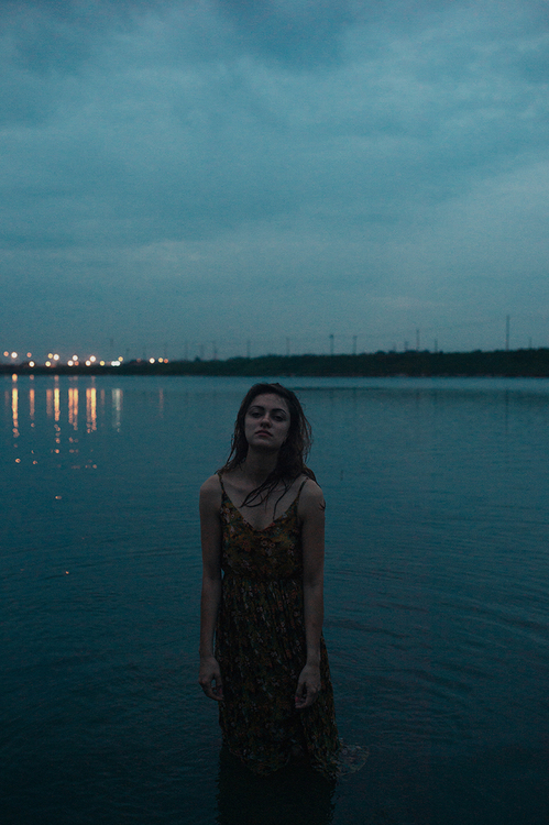 点击大图看下一张:明知道余烬清冷