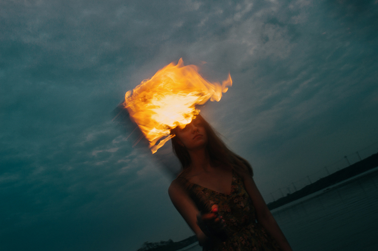 点击大图看下一张:明知道余烬清冷