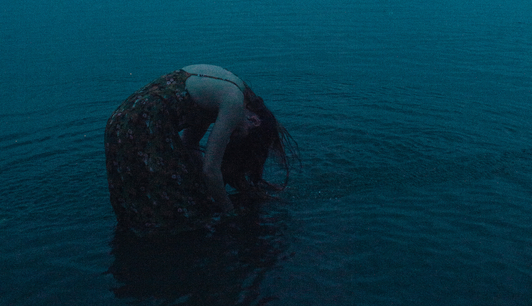 点击大图看下一张:明知道余烬清冷