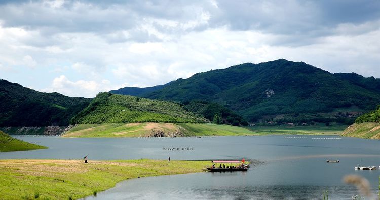 点击大图看下一张：秀美蟠龙水道