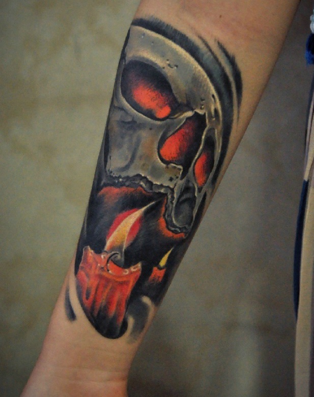 点击大图看下一张：手臂3d红红火火的骷髅纹身图案
