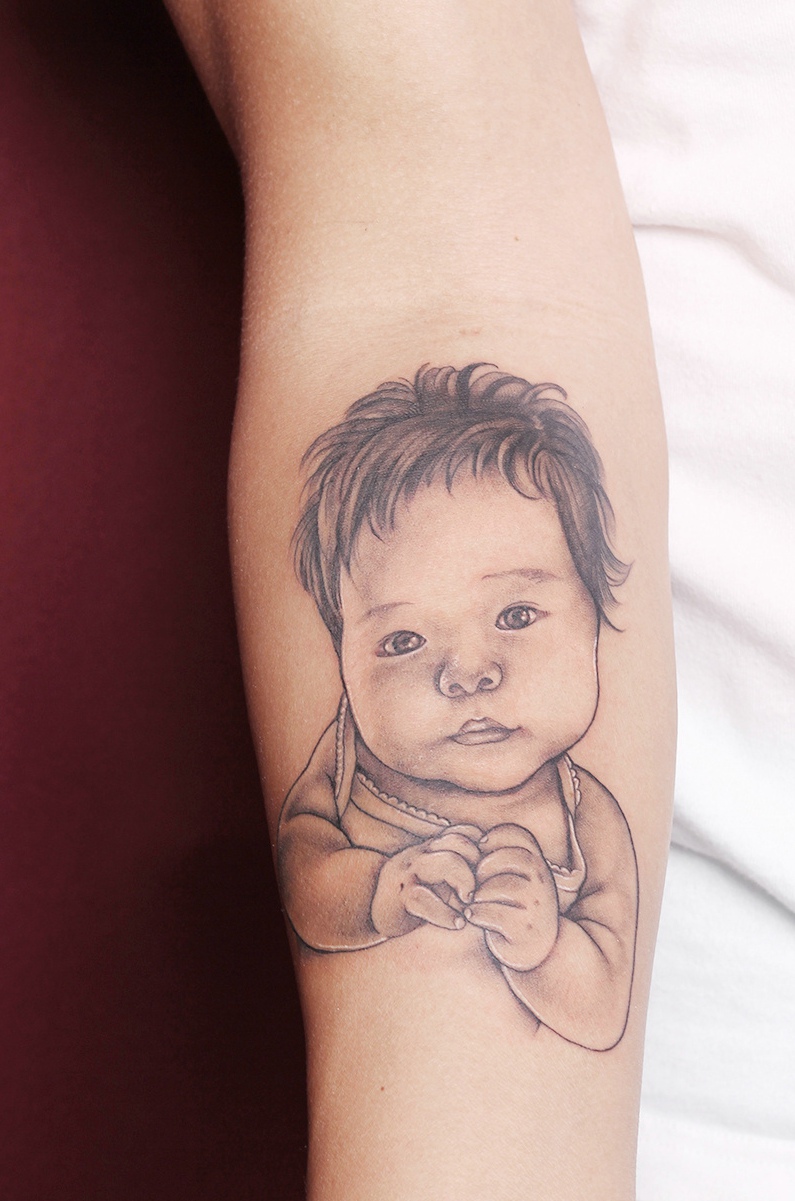 点击大图看下一张：可爱的小北鼻肖像手臂纹身图案