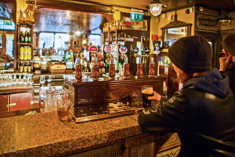 点击大图看下一张:贝尔法斯特的皇冠酒吧