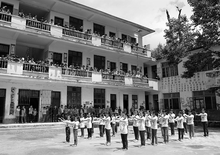 点击大图看下一张:大山里的孩子们