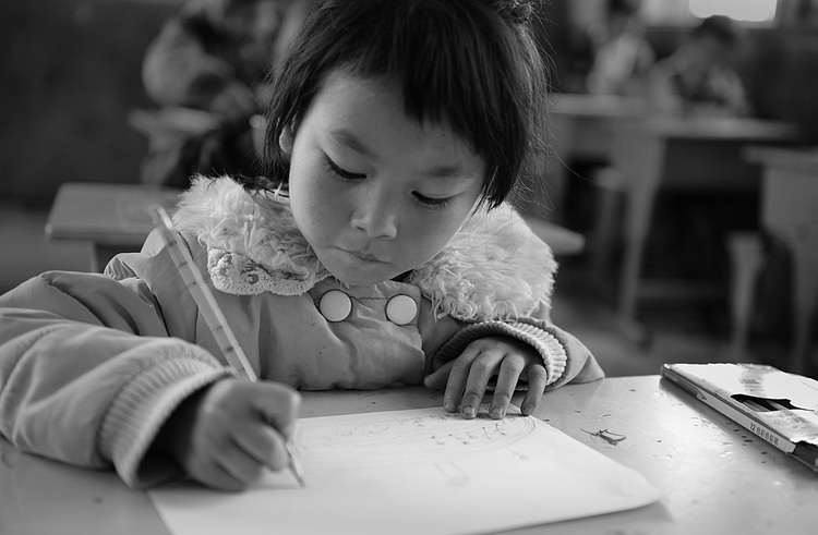 点击大图看下一张:大山里的孩子们