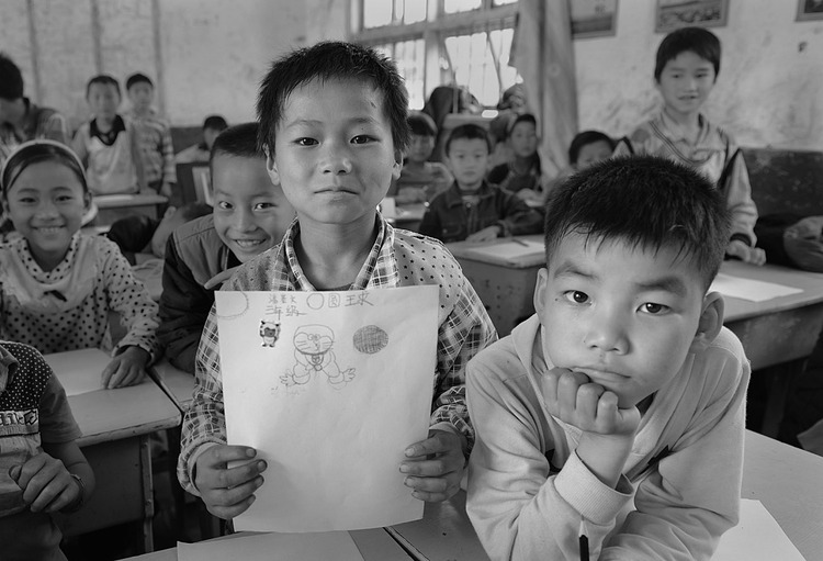 点击大图看下一张：大山里的孩子们