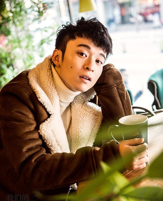 点击大图看下一张:董子健早春LOOK文艺复古写真